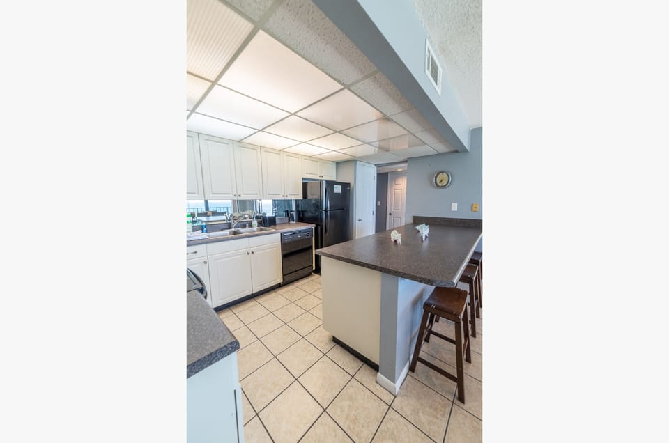 Open floor plan is great for entertaining