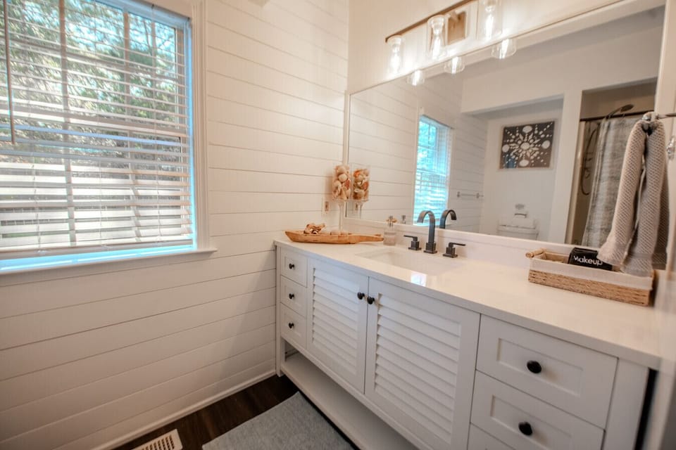 Main level Luxe side full bathroom