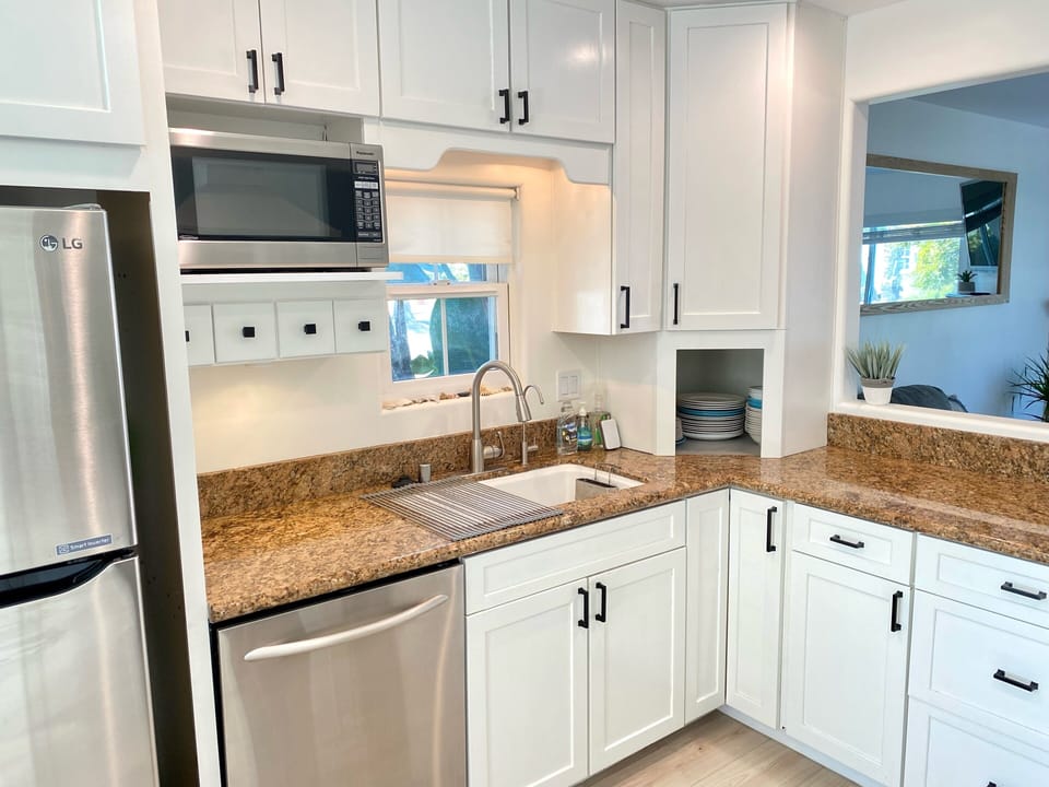 Well equipped kitchen, filtered water available at sink