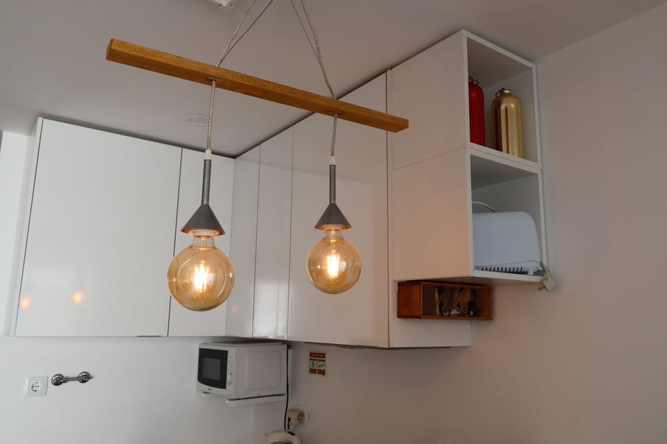 Candeeiro de teto, construído com reciclagem de várias peças de outras candeeiro