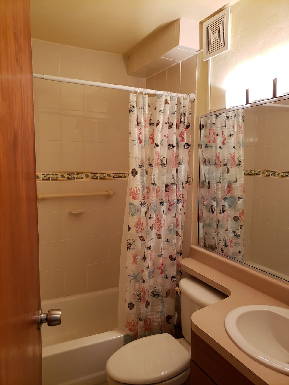 Main level full bath
