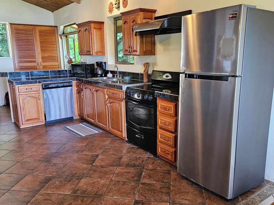 Fully equipped and spacious kitchen.