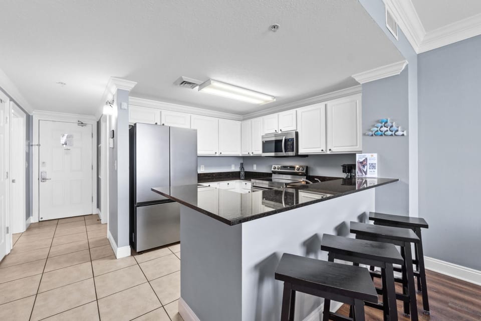 Kitchen with Breakfast Bar