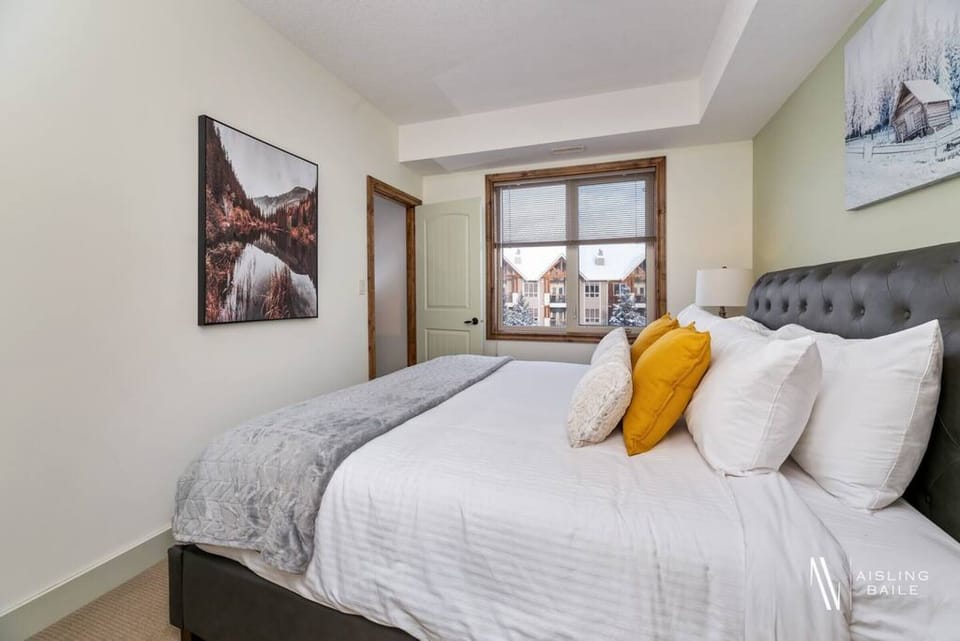 Second bedroom with a king bed, walkthrough closet & ensuite full bathroom