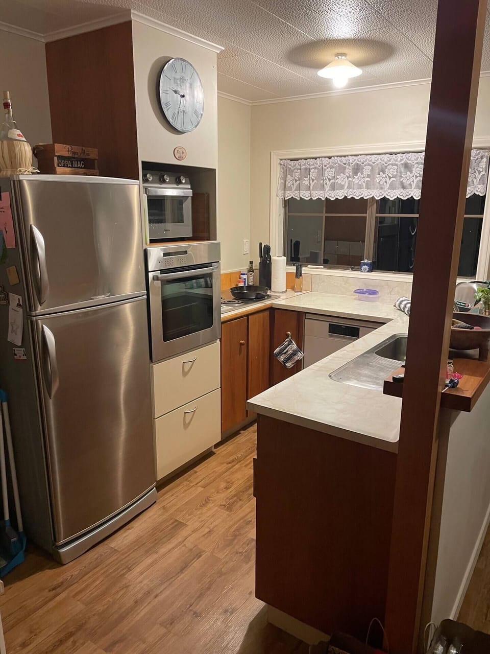 Compact Kitchen with dishwasher