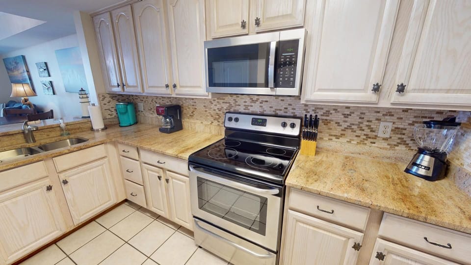 Full Kitchen