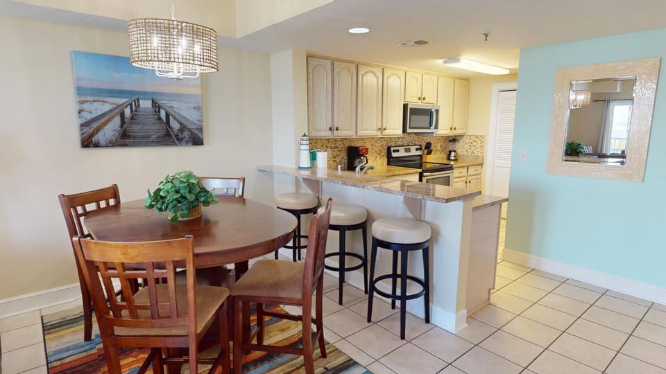 Dining & Kitchen