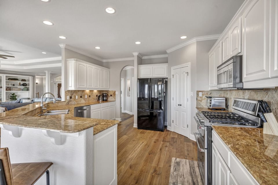Large, well-appointed kitchen with additional seating at the bar