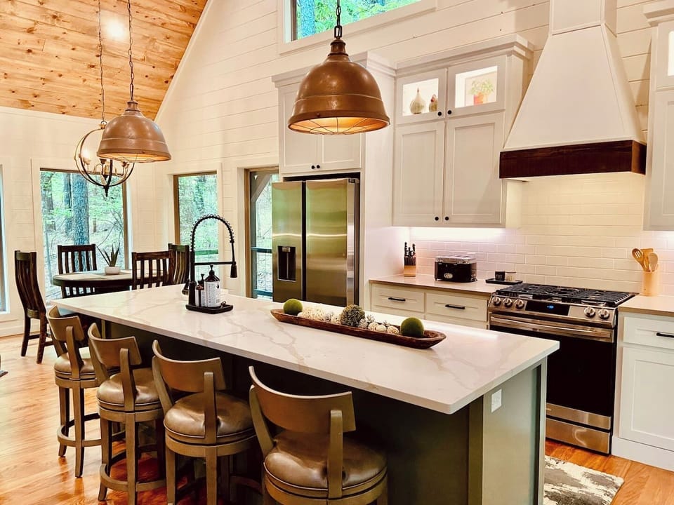 Beautifully appointed kitchen!