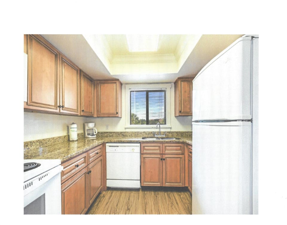 Small Kitchen, fully furnished w/ Dish Washer