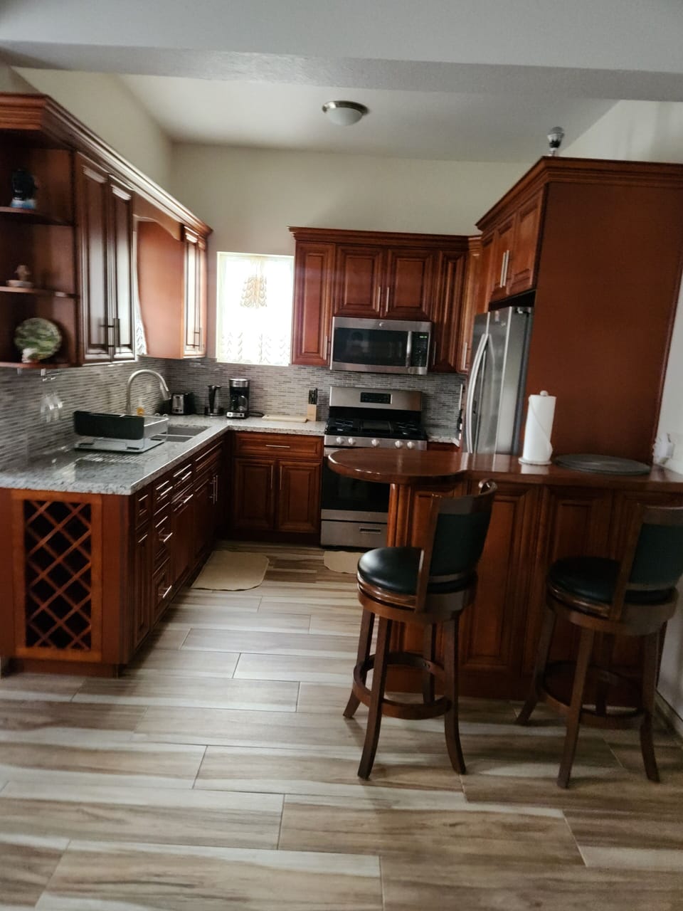 full kitchen 