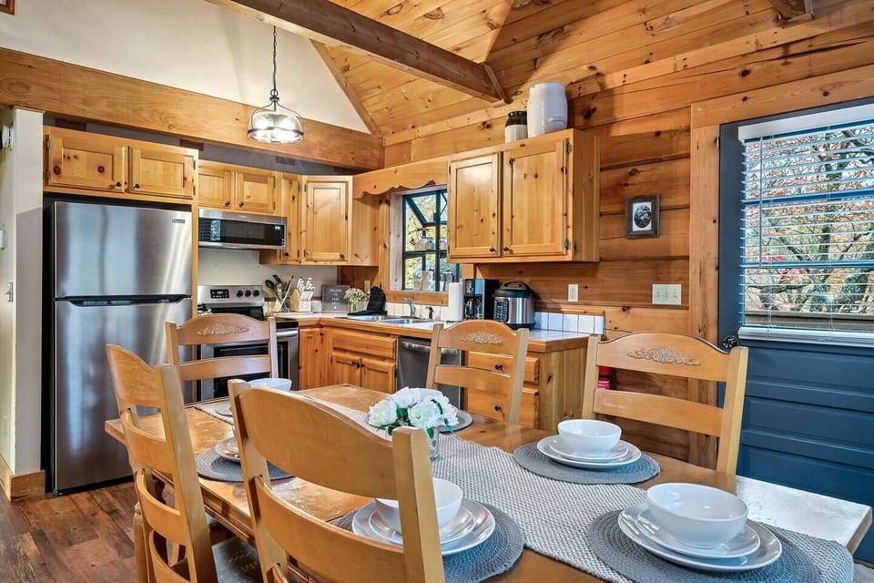 Fully-equipped kitchen with adjacent dining table for 6.