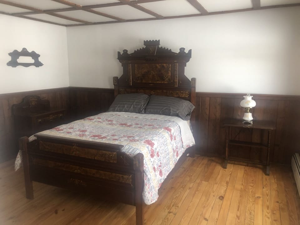Bedroom with double bed.