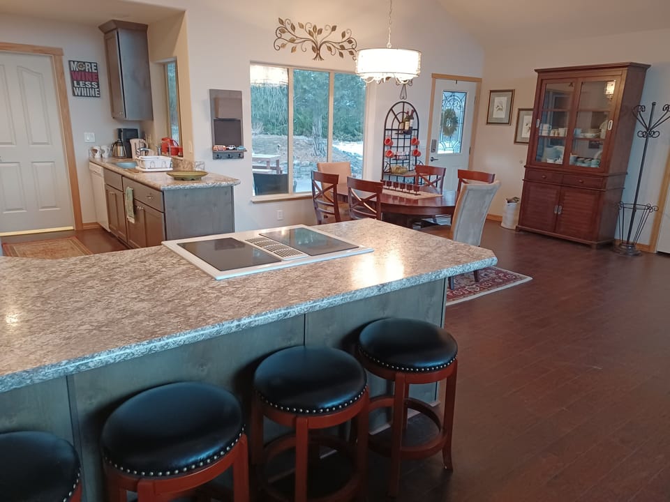Additional bar seating for 4 