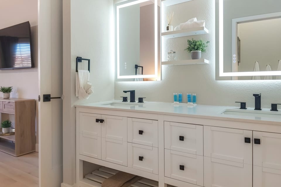 Full Bathroom | Complimentary Toiletries