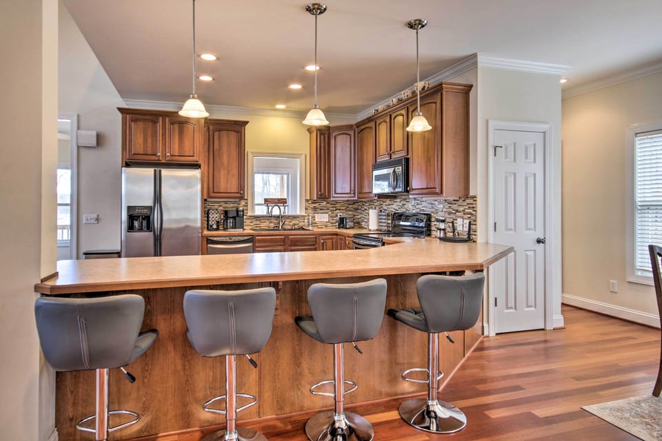 Kitchen | Dual Drip & Keurig Coffee Maker | Toaster