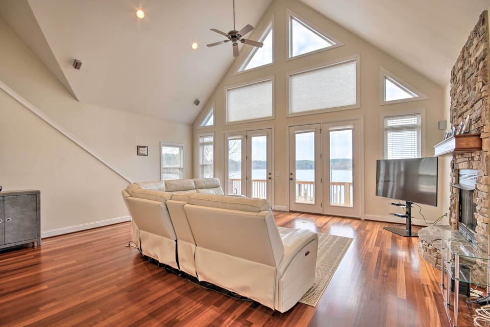 Ridgeway Vacation Rental | 4BR | 3.5BA | Stairs Required | 2,500 Sq Ft