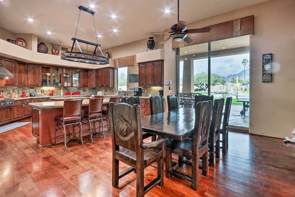 Dining Room | Dishware/Flatware Provided