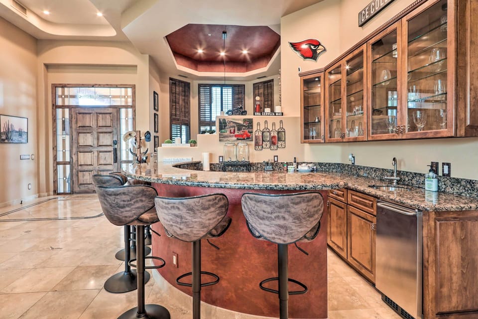 Living Room | Wet Bar w/ Mini-Fridge