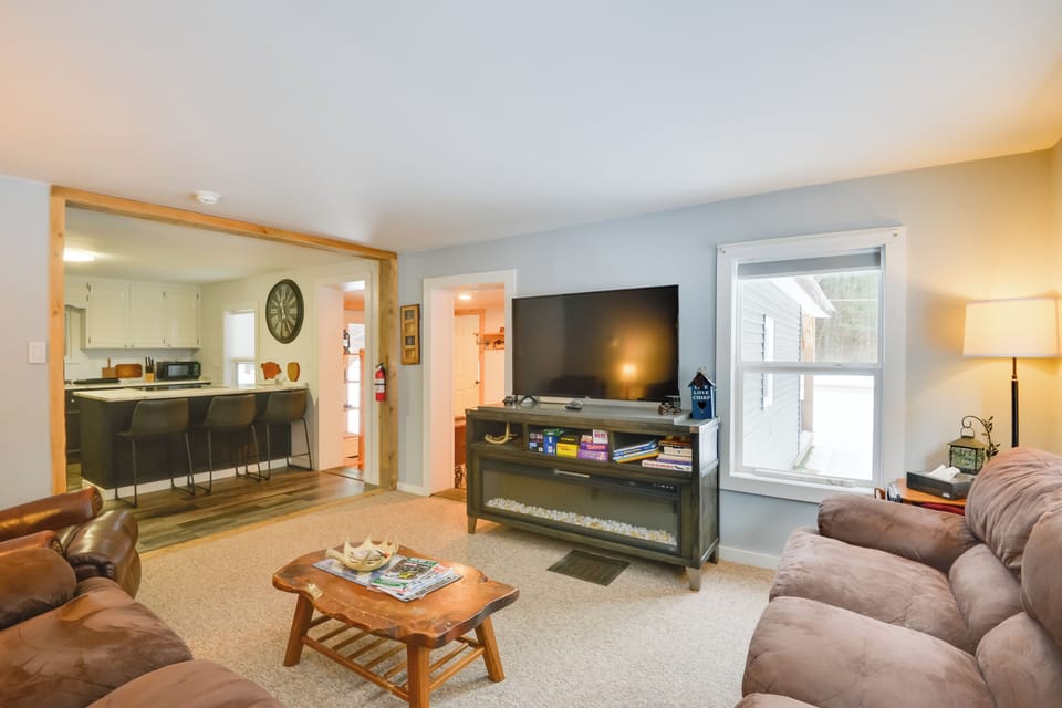 Living Room | Smart TV | Free WiFi | Central Heat