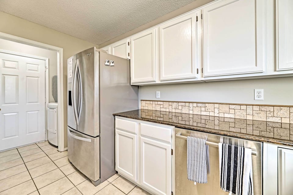 Kitchen | Blender | Toaster | Trash Bags/Paper Towels