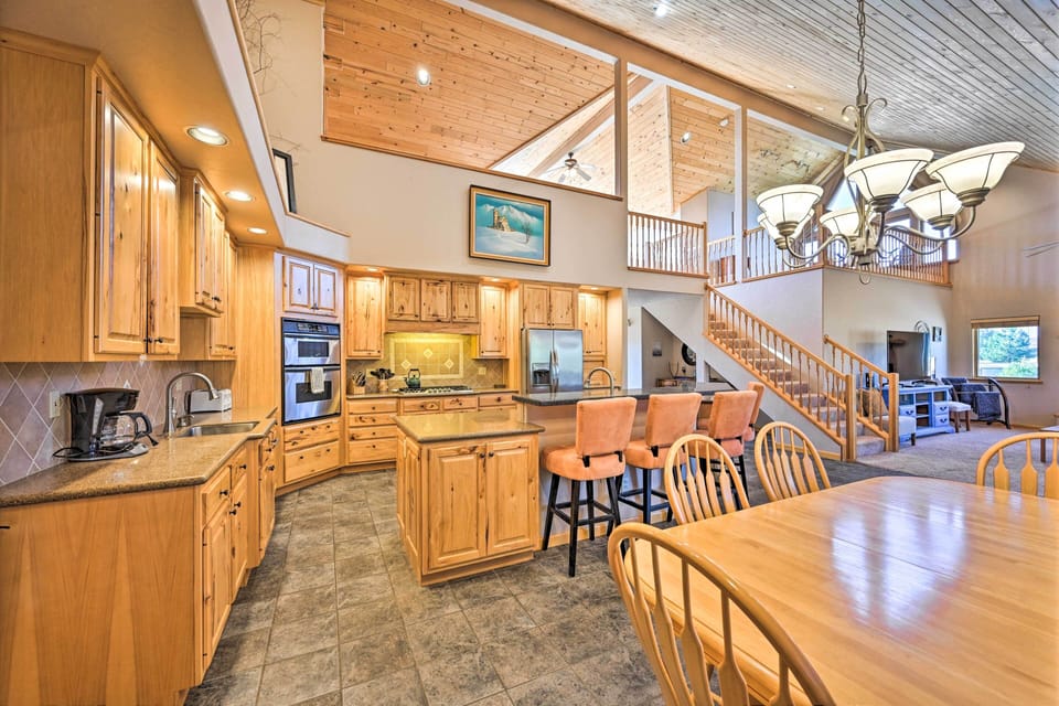 Buena Vista Vacation Rental | 4BR | 4.5BA | 3,400 Sq Ft | Stairs Required
