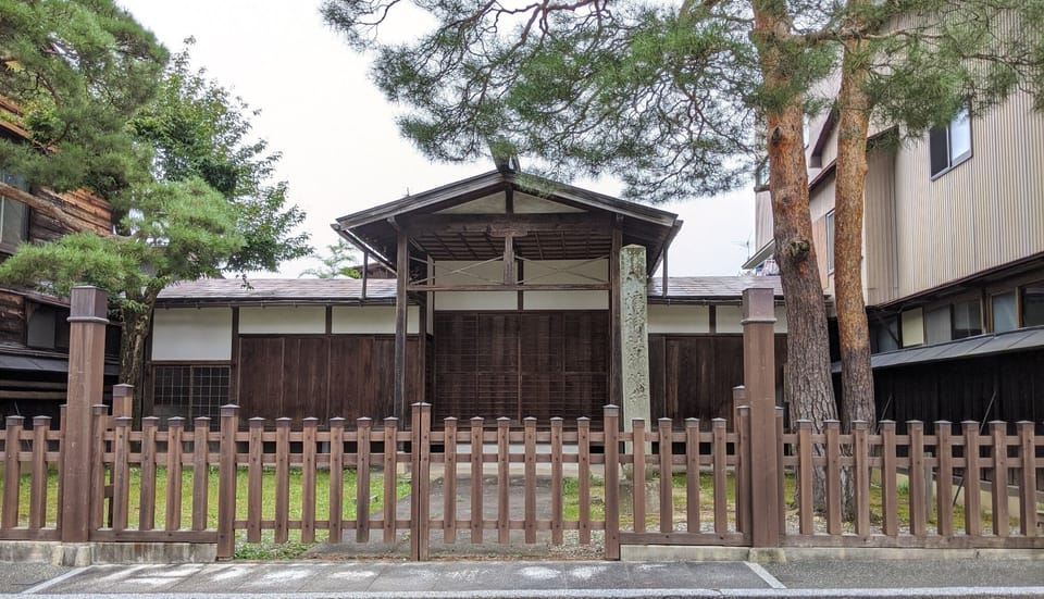 Kanamori Sakyo Mansion Ruins (1 minute walk)