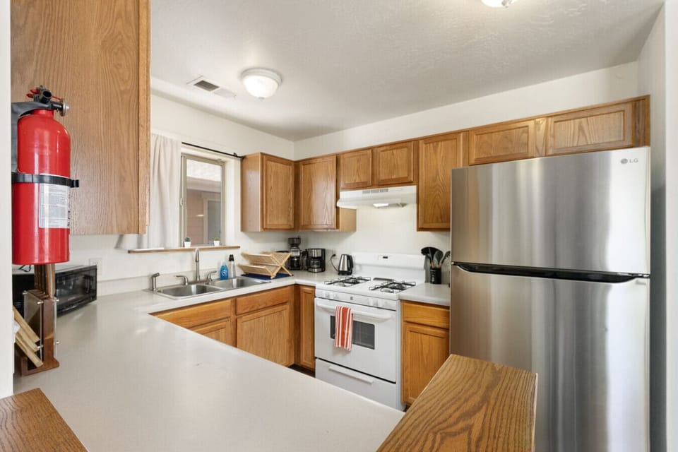 Well-equipped kitchen with everything needed for a smooth and comfortable stay.