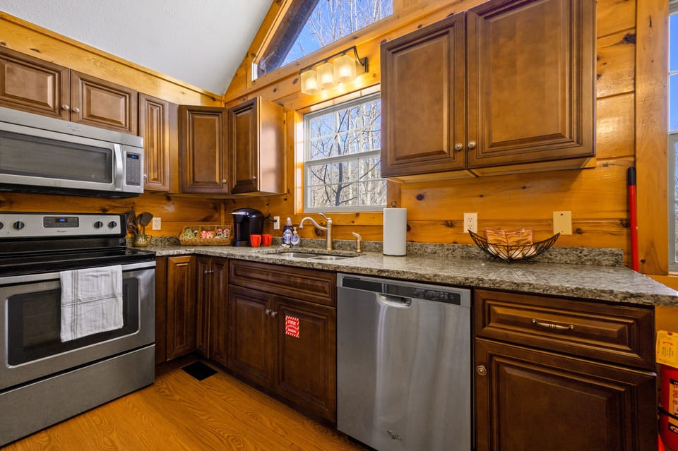 Kitchen comes with everything you need for quick lunch or thanks giving dinner.
