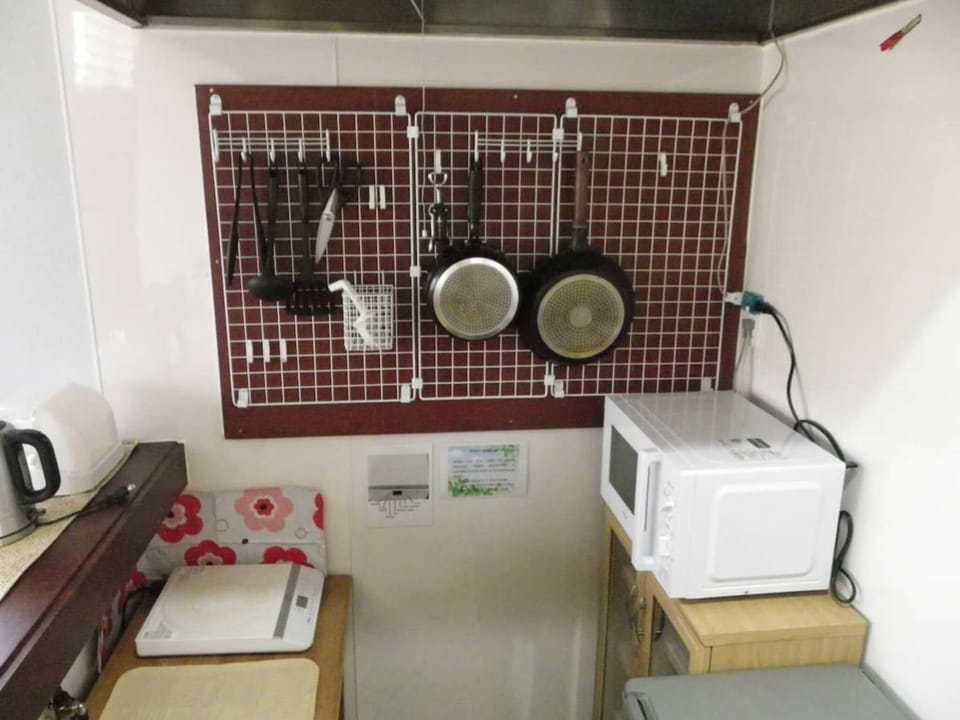 ◆Minimal cooking utensils are provided.
