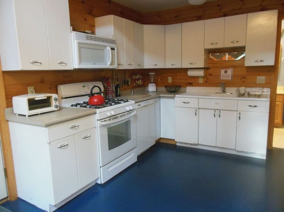 Kitchen with retro cabinets, gas stove, dishwasher and all the extras.