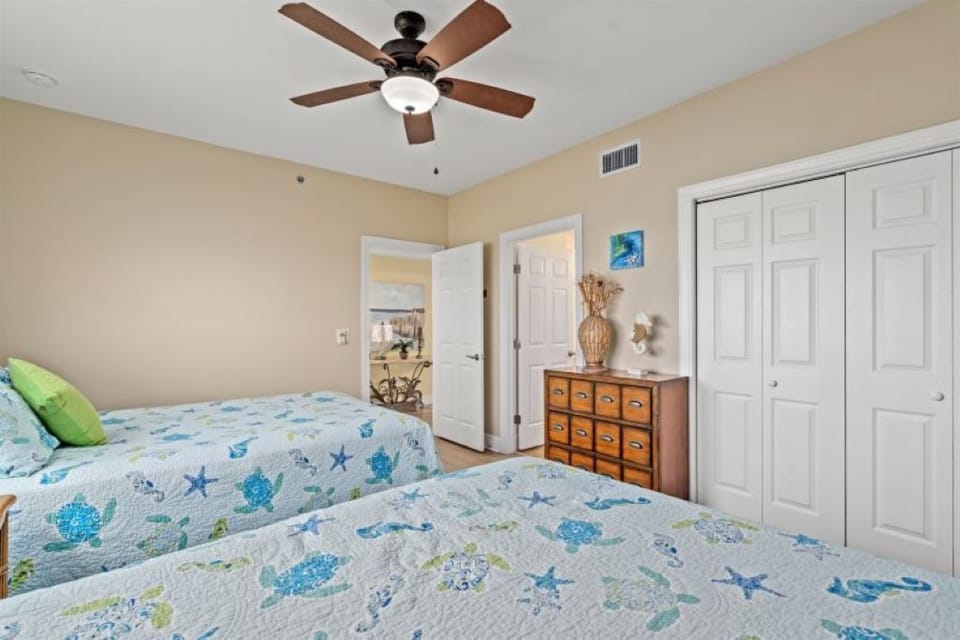 Guest Bedroom 2 Queens
