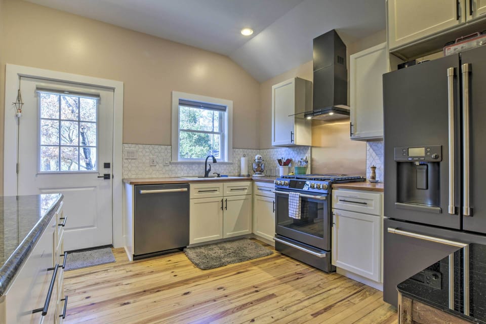 Kitchen | Fully Equipped | Basic Cooking Essentials Provided | Ice Maker