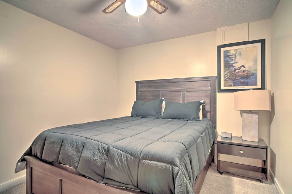 Bedroom 4 | Queen Bed | 1st Floor