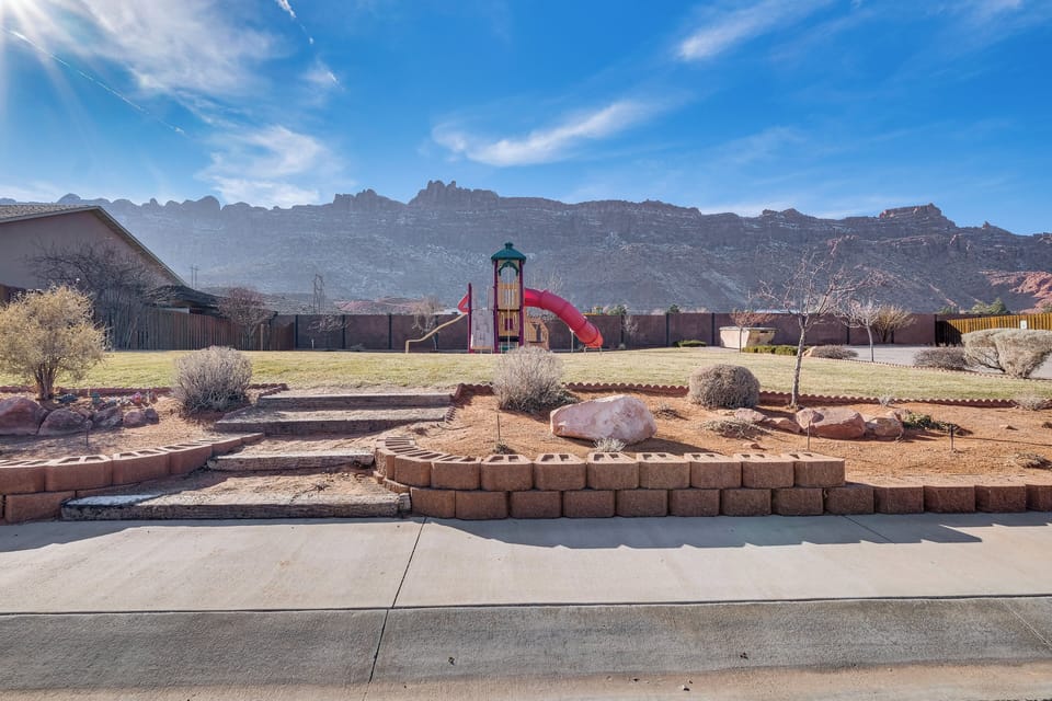 Community Amenities | Playground | Views