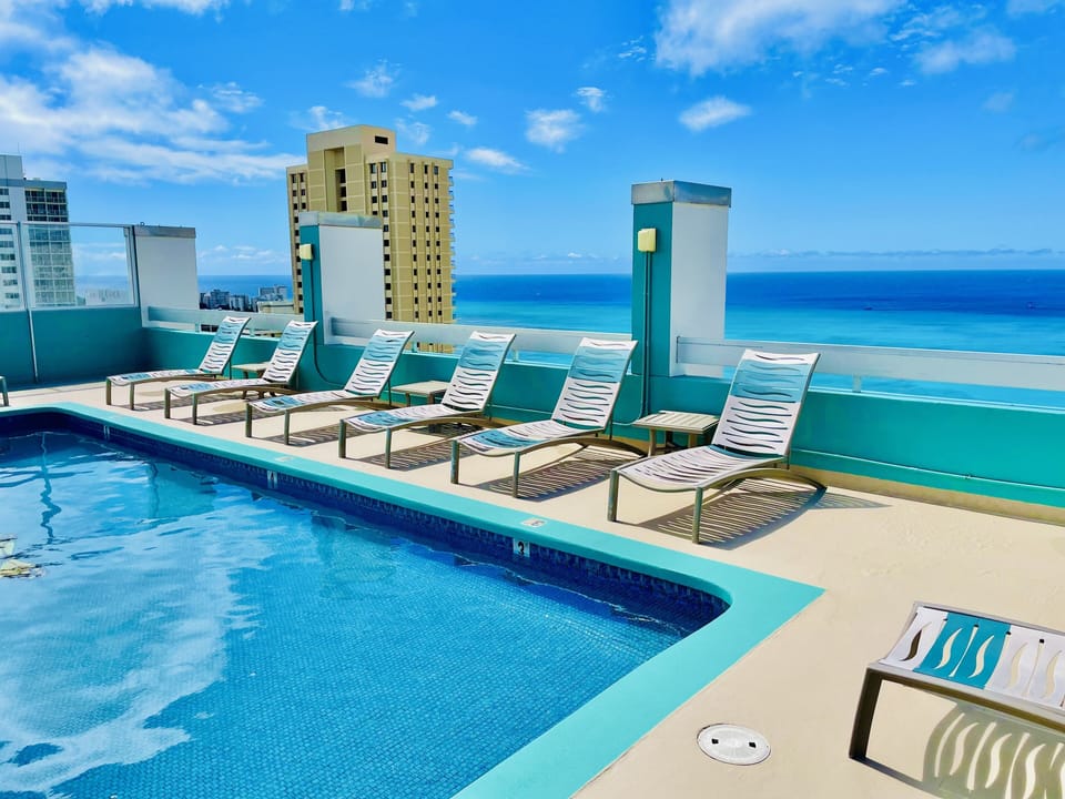 Enjoy 360 degree view of world famous Waikiki Beach!