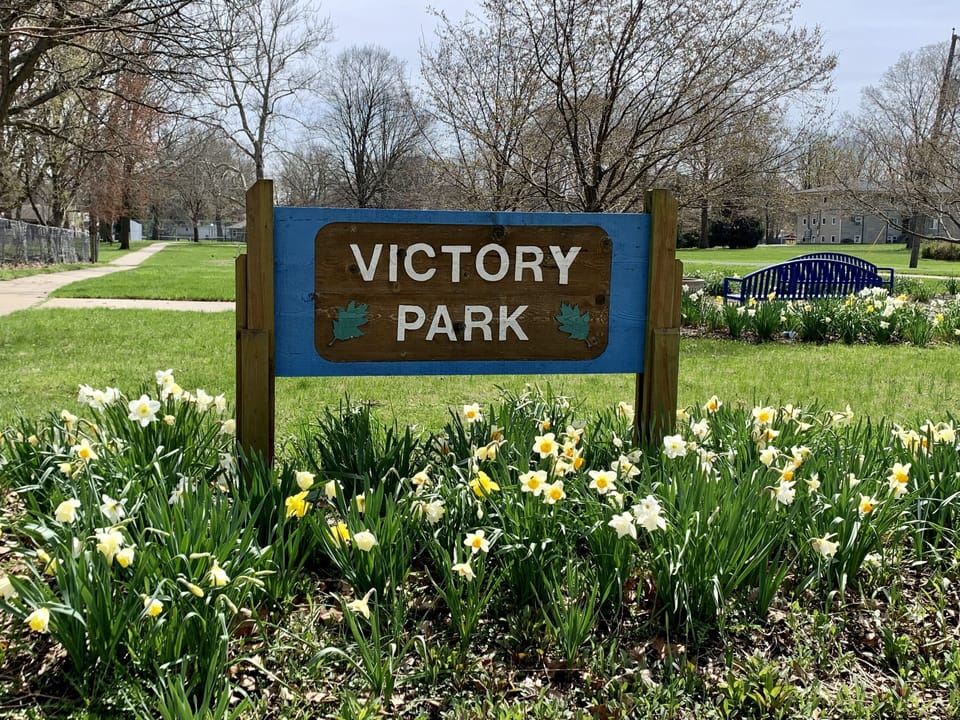 Park next door to the Mainstay
