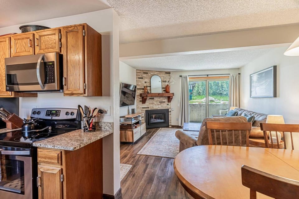 Dining area/ living area/ kitchen