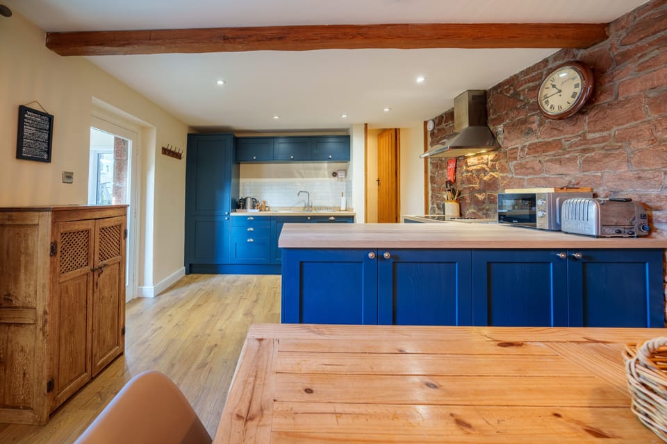 2 Eden Grove Cottages - Modern Kitchen & Dining Area