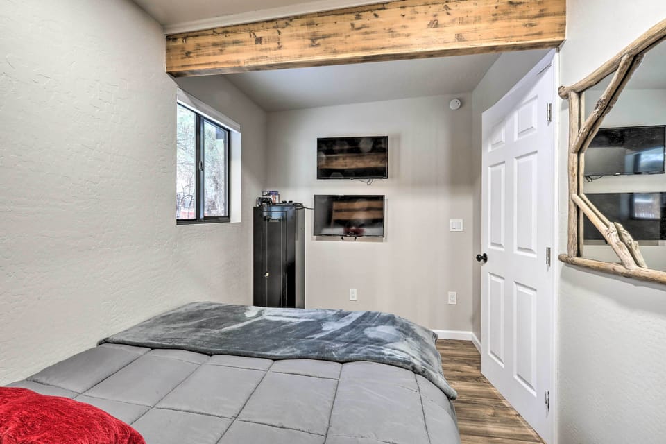 Bedroom 3 | 2 TVs