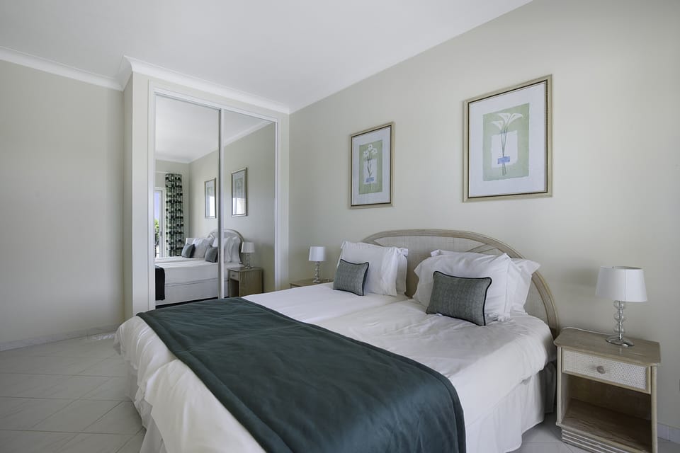 Twin bedroom