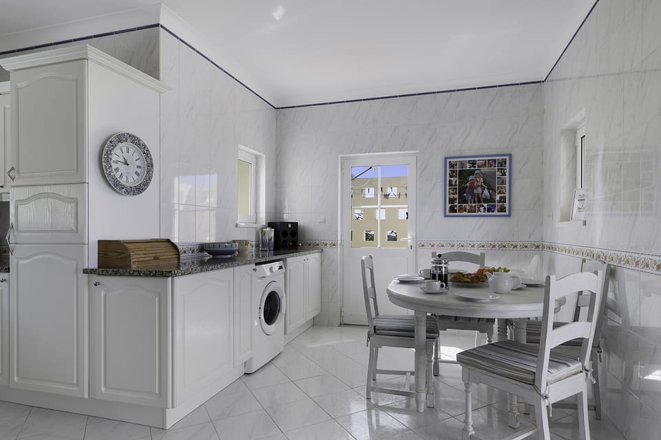 Kitchen dining