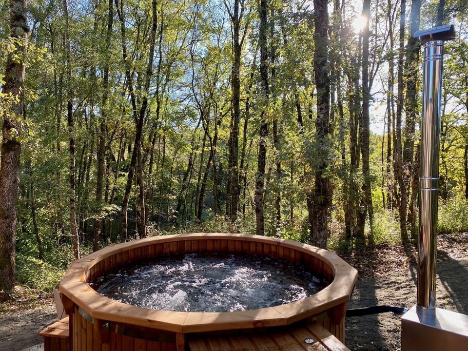 Outdoor spa tub