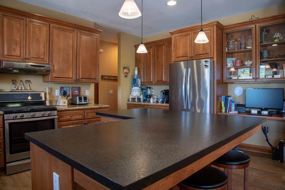 Kitchen - Large Kitchen Island