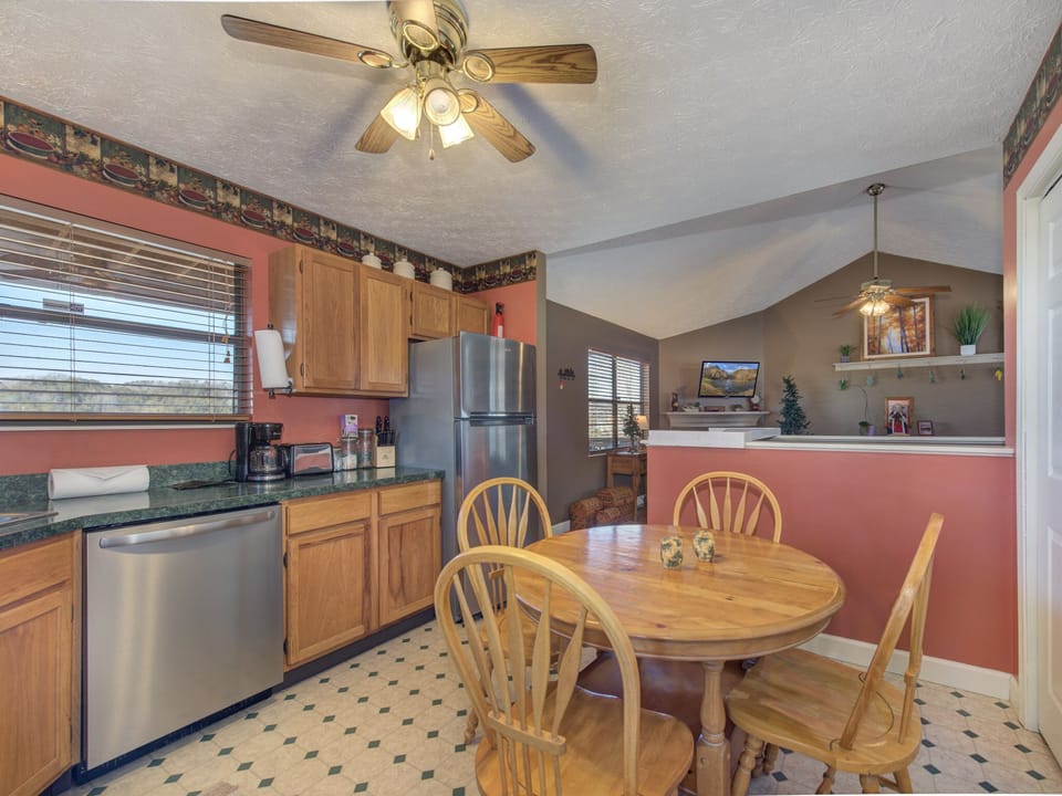 Kitchen - Breakfast Table
