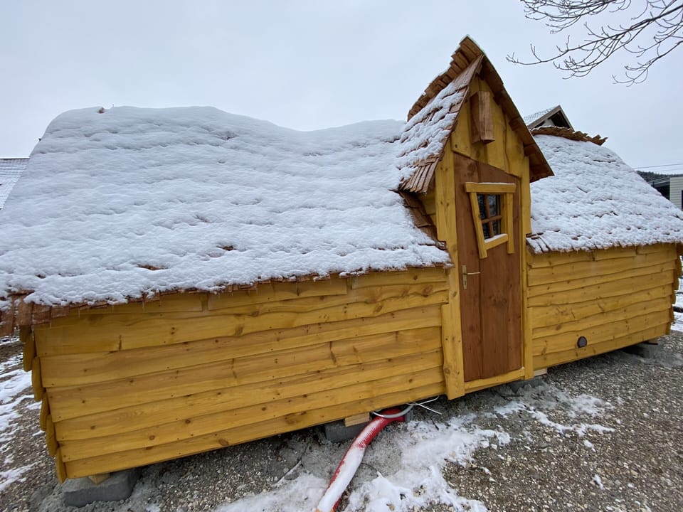 Enchanted cabin with shared pool and optional Kota grill Cabin in Neuchâtel, Switzerland