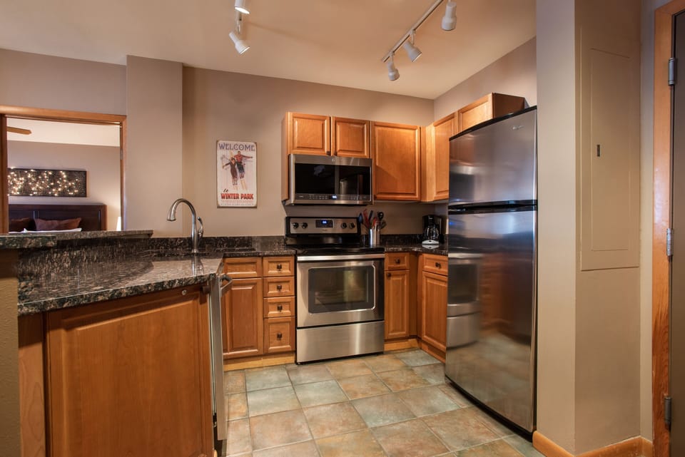 Flooring, Room, Indoors, Microwave, Oven