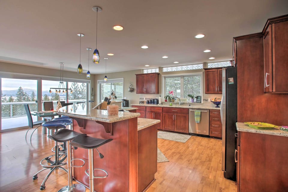 Fully Equipped Kitchen | Cooking Basics | Coffee Maker | Blender