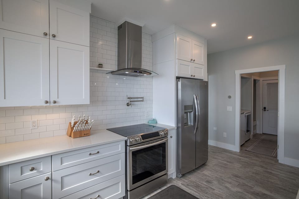 Kitchen with ocean views and all the appliances you need to enjoy cooking 