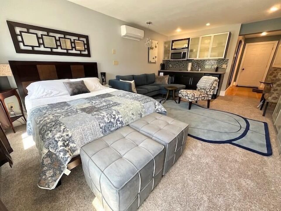 Studio Apartment with Queen Sized Bed